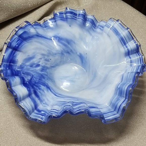 Vintage Other - Vintage Art Glass Ruffled Edge Bowl
